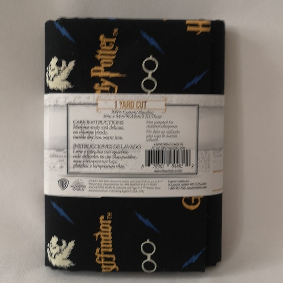 Brand New 1 Yard 100% Cotton Harry Potter Fabric Gryffindor Black Blue Gold - Picture 2 of 3
